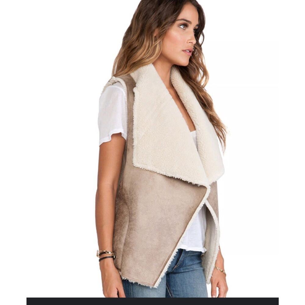 BERSHKA Women’s Vintage Look Faux Fur Vest/Jacket Size Medium 2408